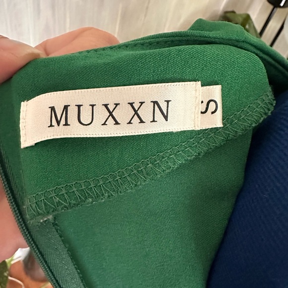 Chic Green Midi Dress - Picture 4 of 5